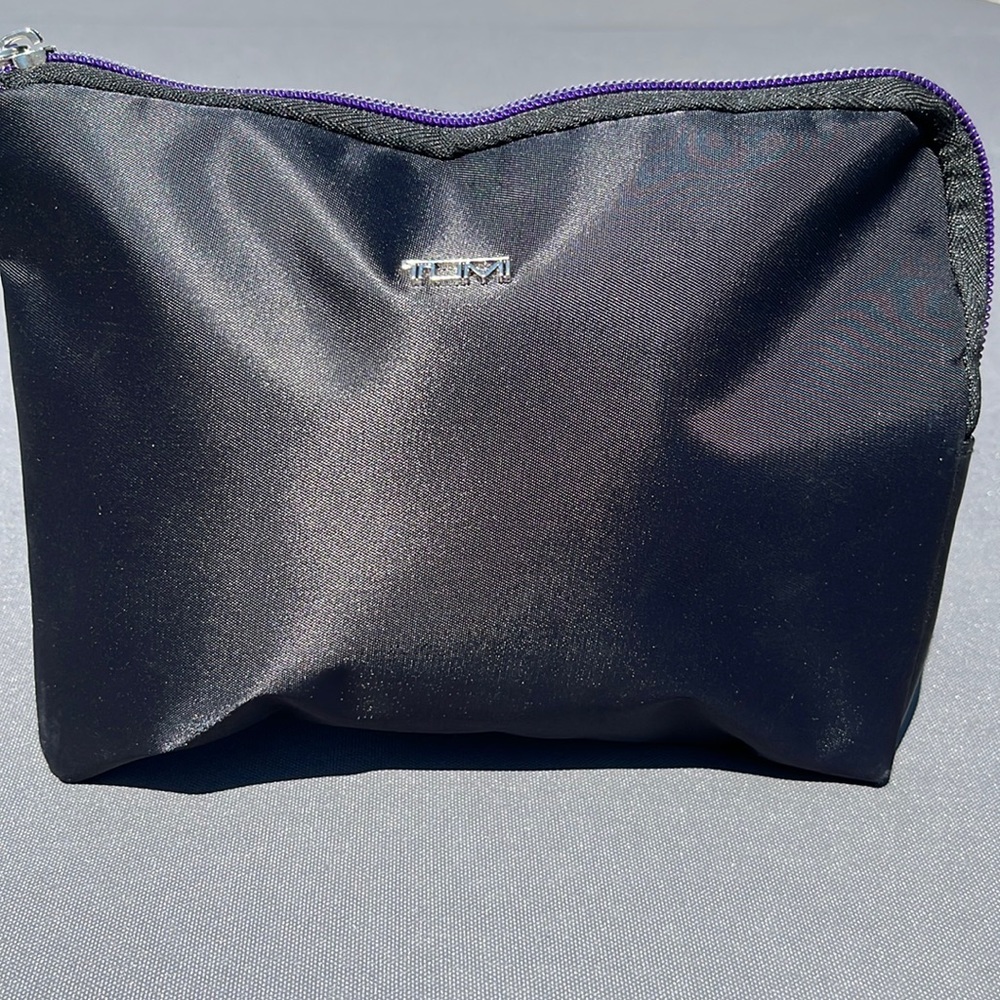 COPY - Tumi cosmetic couch, new without tags - Picture 1 of 6